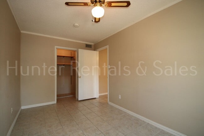 Building Photo - Two Story Willowsprings Home