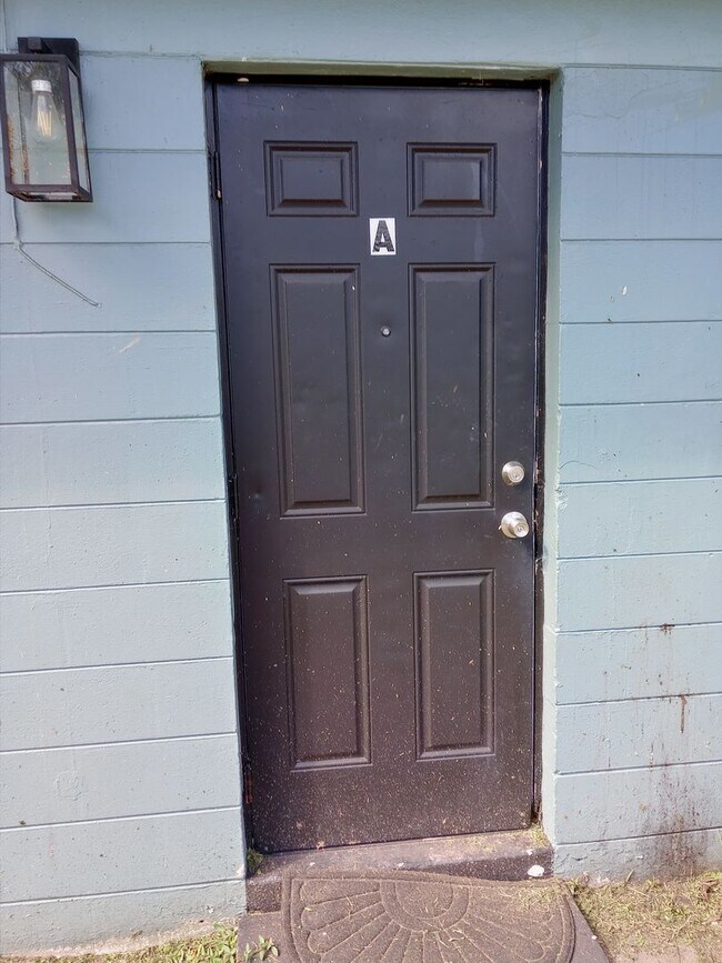 Building Photo - 1339 W Point Dr
