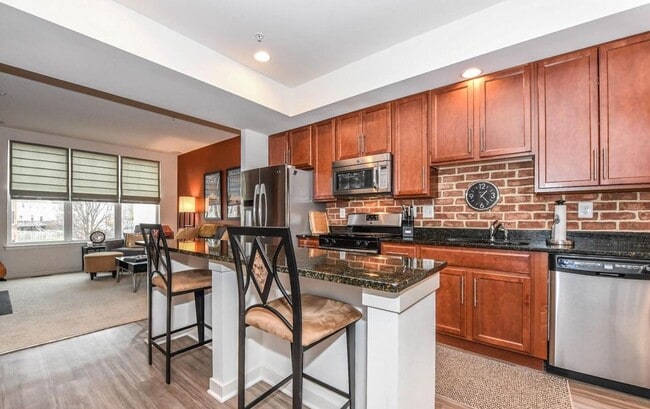 Building Photo - Stylish townhouse in ideal Frederick locat...