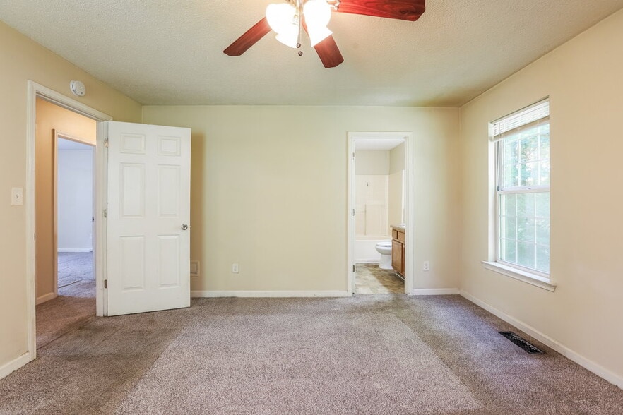 Building Photo - 200 Settlers Ridge Ln