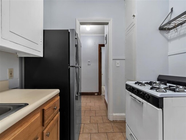 Building Photo - 25 Lynwood Place, #5, #9, 12