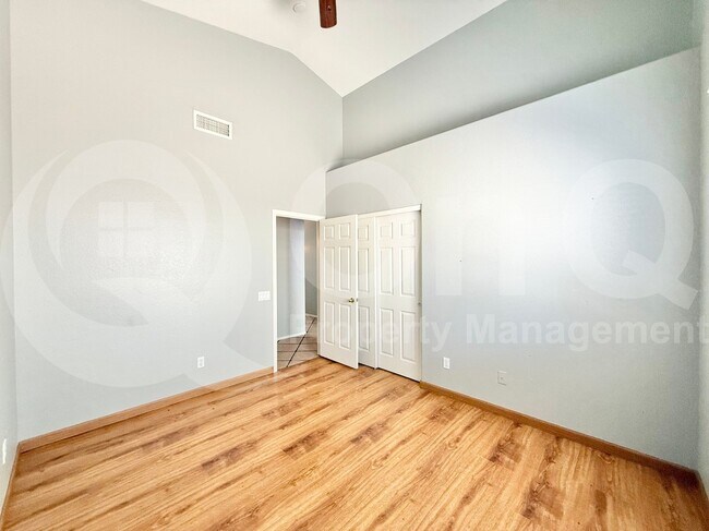 Building Photo - 1487 E Aspen Ave