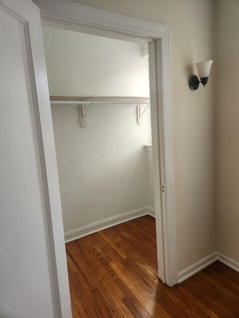 Building Photo - 3229 W Ardmore Ave