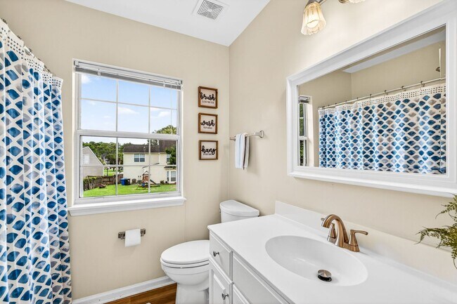 Building Photo - Spacious Living in the Heart of Whitehall