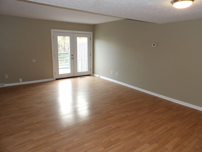 Building Photo - 409 Ridgewood Ln