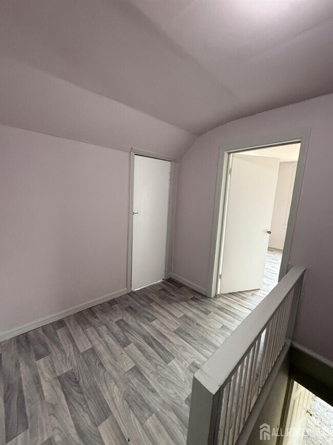 Building Photo - 400 High St