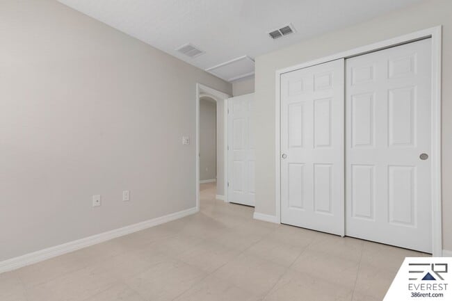 Building Photo - Brand New, fully fenced on a quiet cul-de-sac
