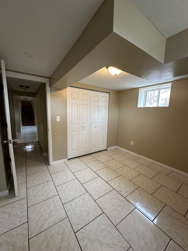 Building Photo - 4Bed 2Bath-6 Month Lease Option!