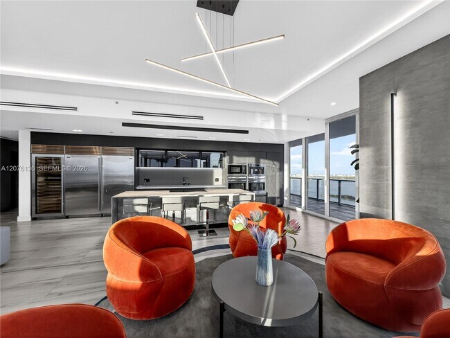 Building Photo - 2020 N Bayshore Dr