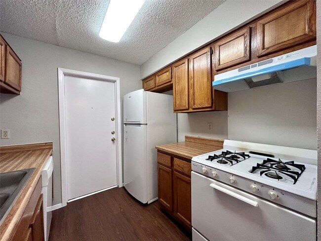 Building Photo - 506 Willowbend Cove