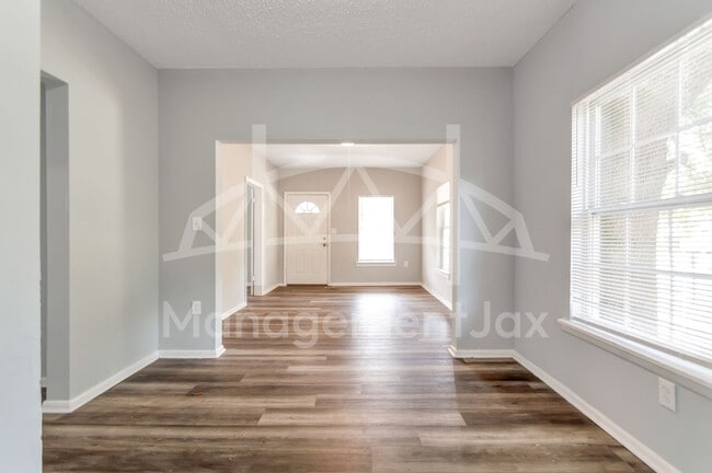 Building Photo - 1165 Hart St