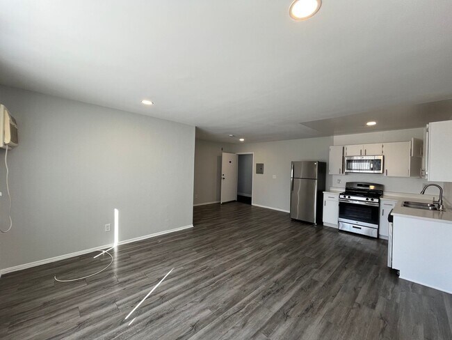 Interior Photo - 226 South Serrano