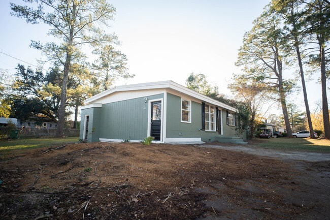 Building Photo - 700 16th Ave