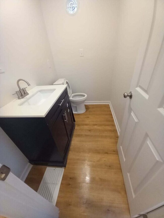 Building Photo - Fully remodel 4 bedroom house with 1.5 bath