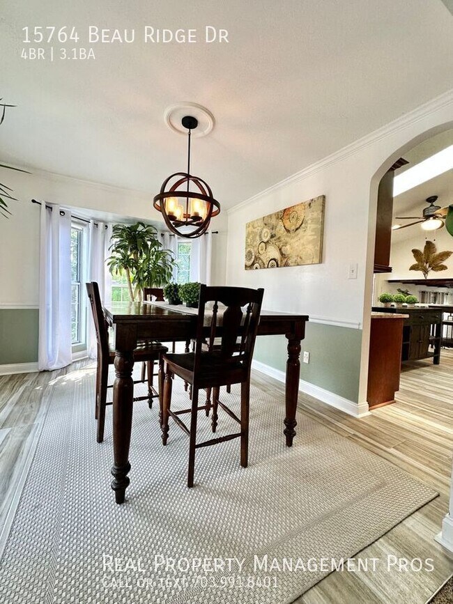 Building Photo - 15764 Beau Ridge Dr