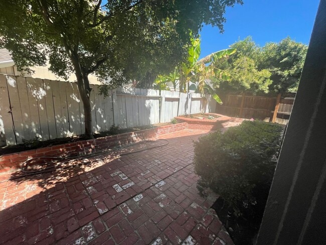 Building Photo - 3 Bedroom 3 Bath Home in West Natomas