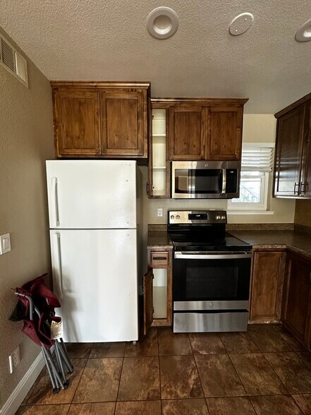 Building Photo - 3722 W Benjamin Holt Dr