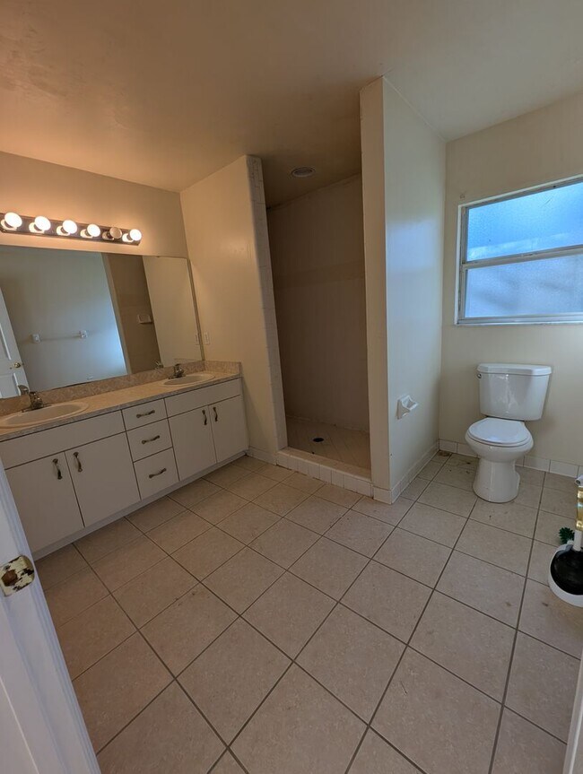 Building Photo - Hamilton Pond single family home