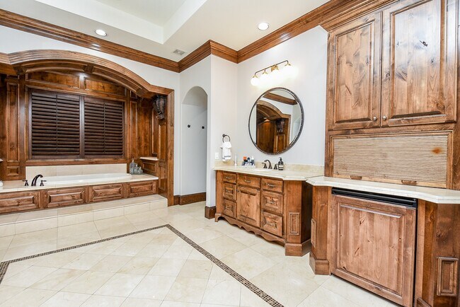 Building Photo - 10 Player Pond Pl