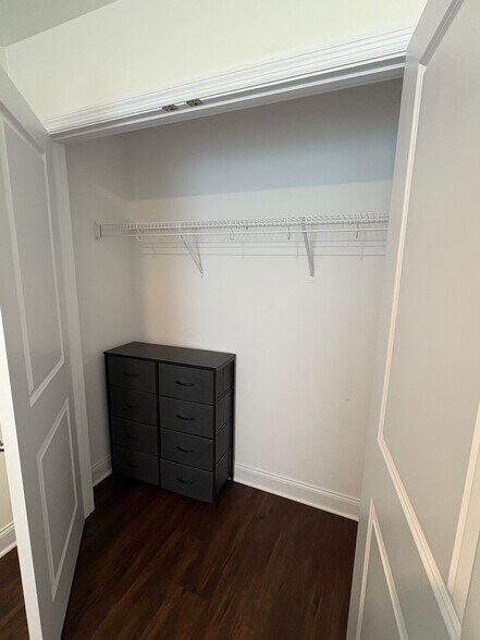 Building Photo - 5535 Stream Ln