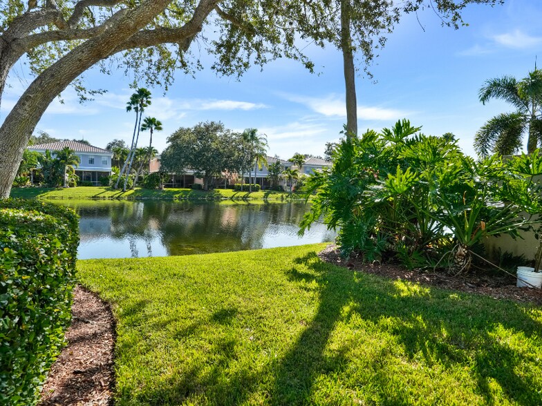 Building Photo - 5609 Cove Cir