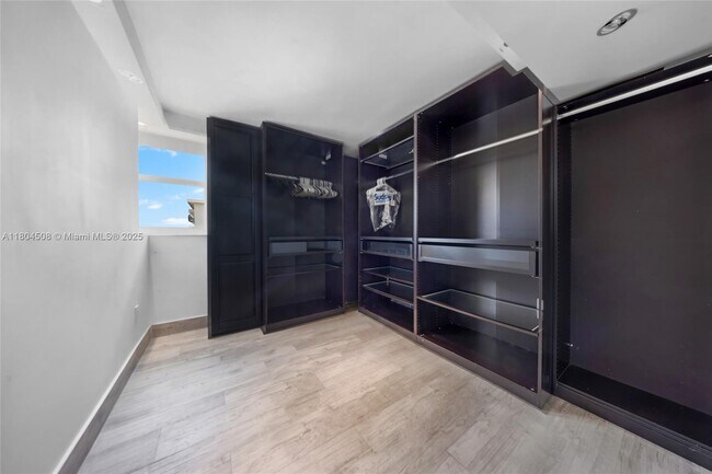 Building Photo - 401 Ocean Dr