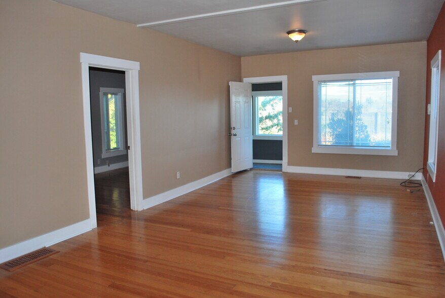 Building Photo - 6027 6th Ave NE