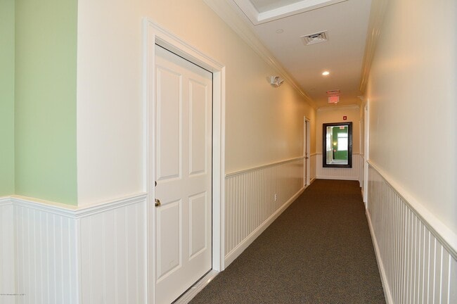 Building Photo - 46 Channel Dr