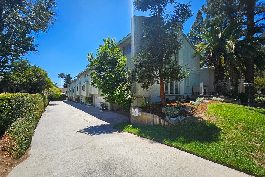 Building Photo - 1454 E Orange Grove Blvd