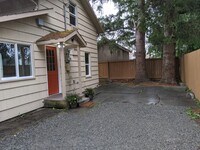 Building Photo - 8285 Meadowbrook Way SE
