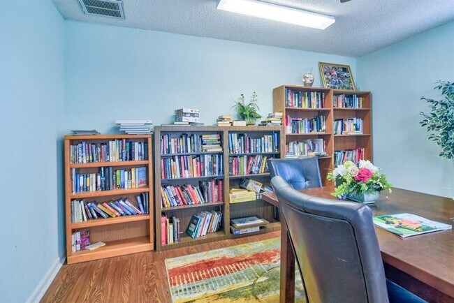 Building Photo - 900 Cove Cay Dr