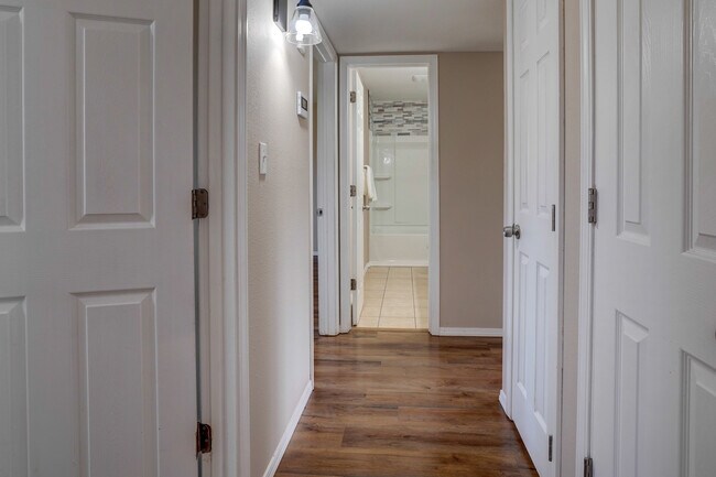 Building Photo - 1906 N Chambers Ter