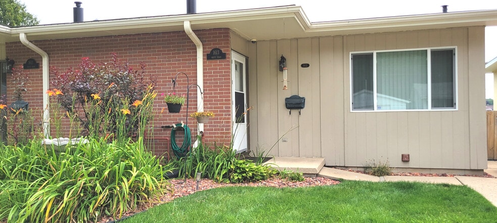 Building Photo - 1615 Reetz Rd