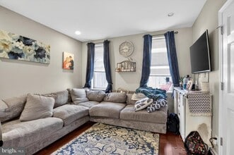 Building Photo - 1708 Catharine St