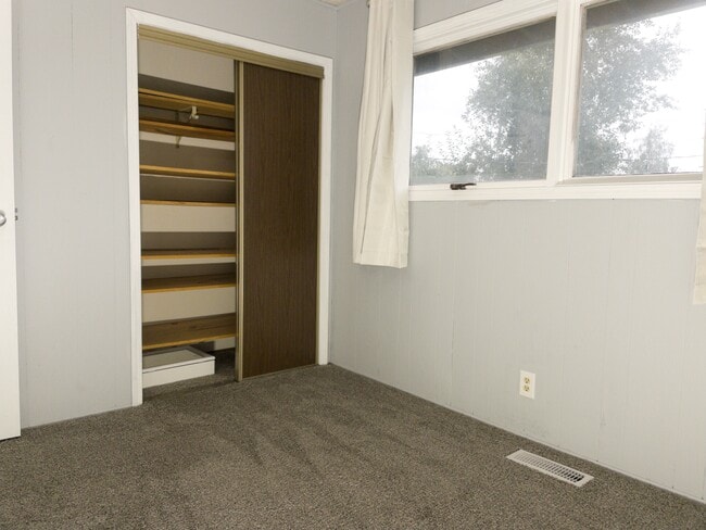 Building Photo - 6613 E 10th Ave