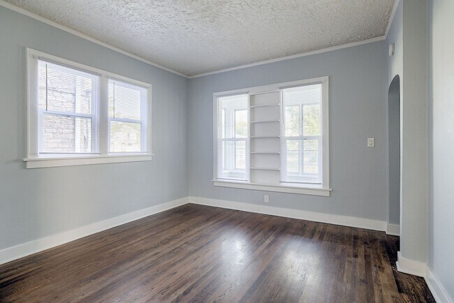 Building Photo - 2411 Emmet St