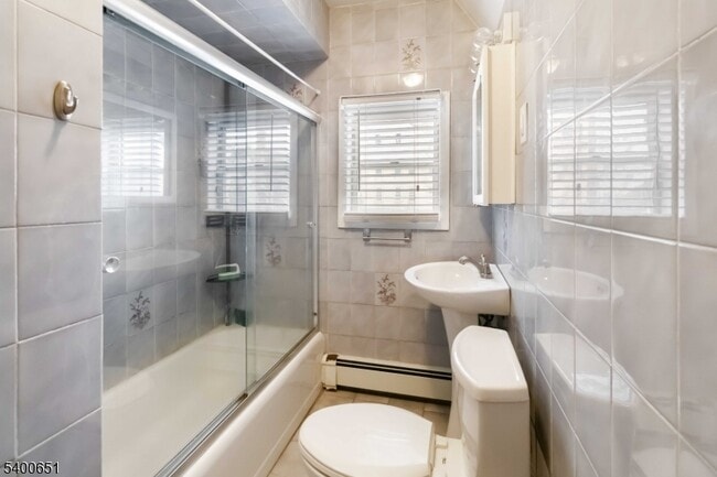 Building Photo - 592 Summer Ave