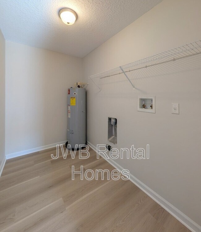 Building Photo - 4373 Melissa Ct W