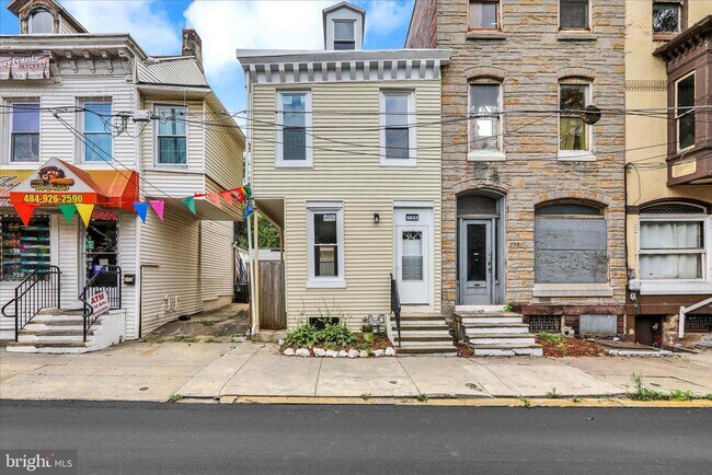 Building Photo - 734 Franklin St