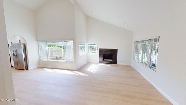 Building Photo - 2802 E Sierra Dr