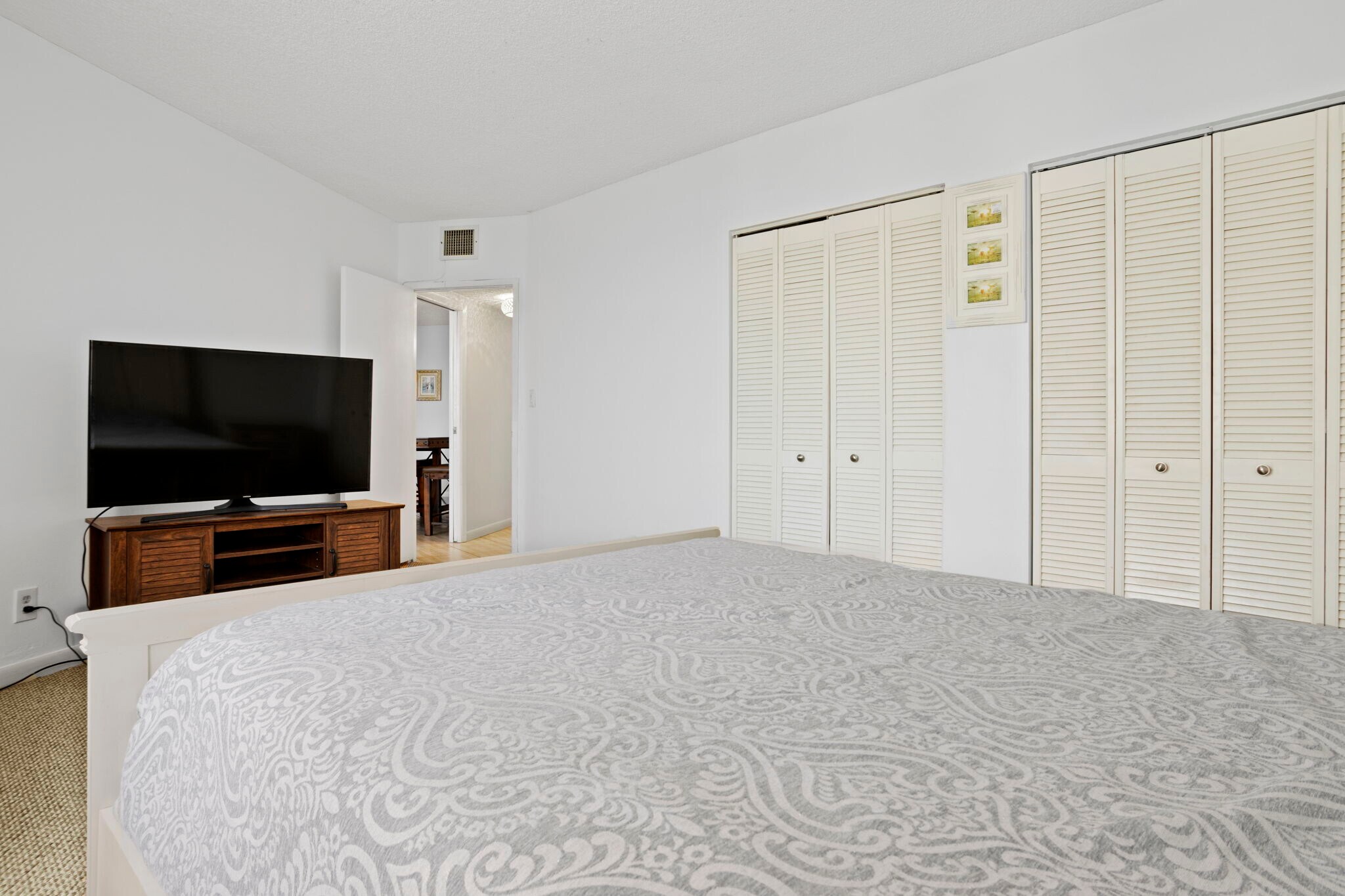 Building Photo - 3725 S Ocean Dr