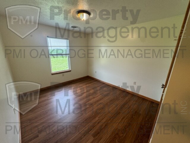 Building Photo - Country 3 Bedroom Apartment with 2 Car Garage