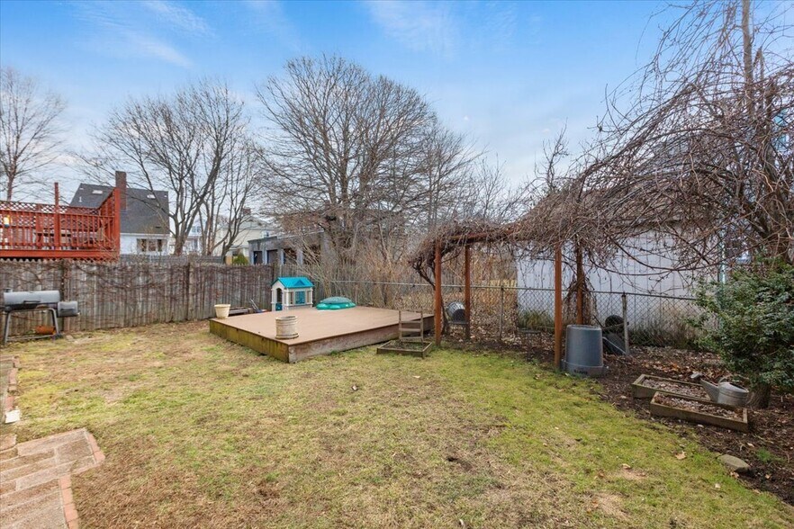 Building Photo - 69 Endicott St