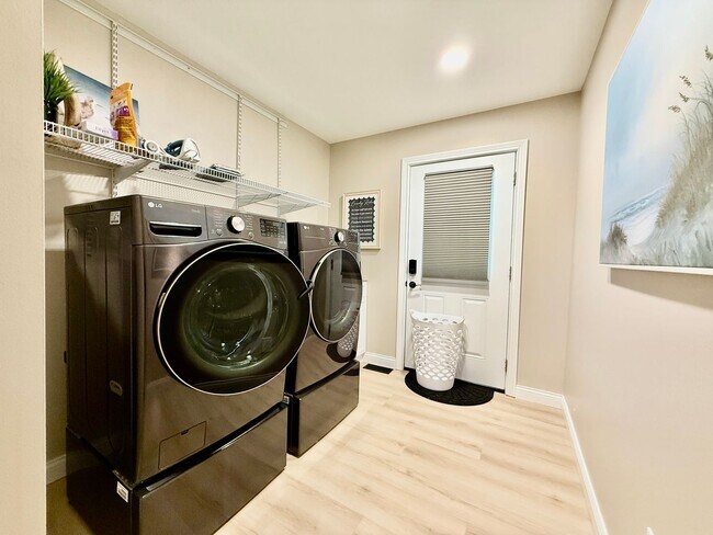 Building Photo - Brand new remodeled home in Monroe!