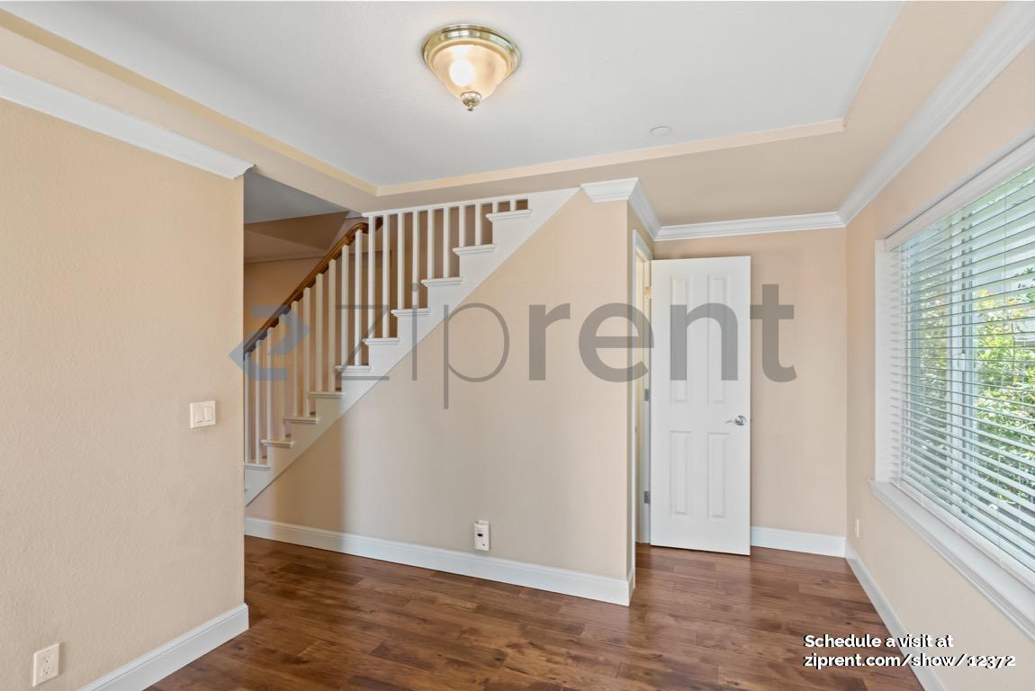 Building Photo - Unit 3