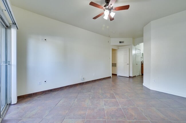 Building Photo - Guard Gated!!! Community Pool, Spa!!! Fitn...