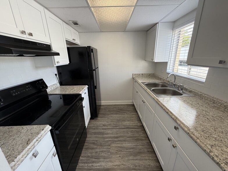 868 sq ft Renovated Kitchen - Golfview Apartments
