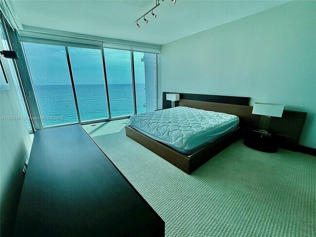 Building Photo - 17001 Collins Ave
