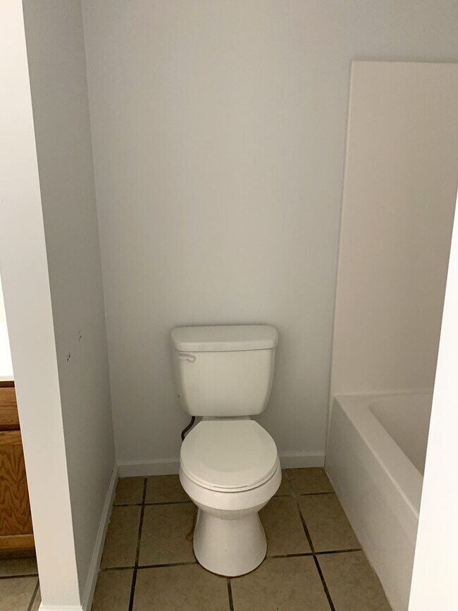Building Photo - PERFECT COLLEGE RENTAL ONLY A HALF MILE FR...