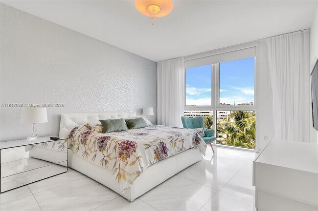 Building Photo - 2020 N Bayshore Dr